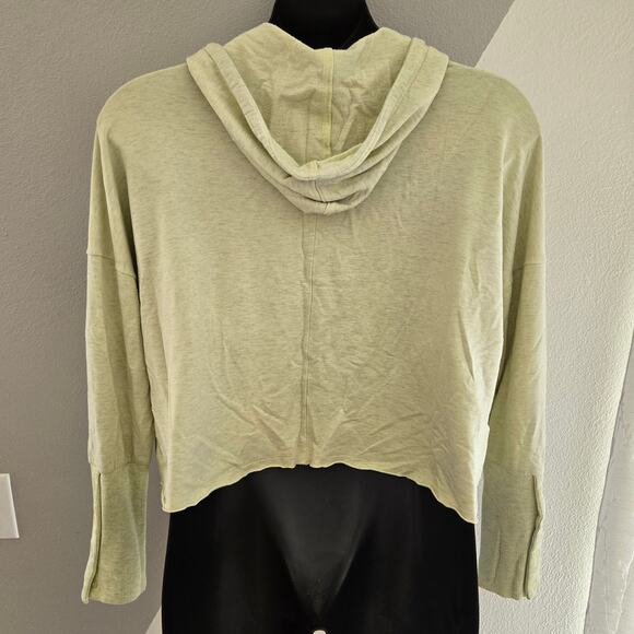 Nike Dri-Fit Women's Light Yellow Hooded Crop Top Long Sleeve Sweater XXL - Picture 3 of 5
